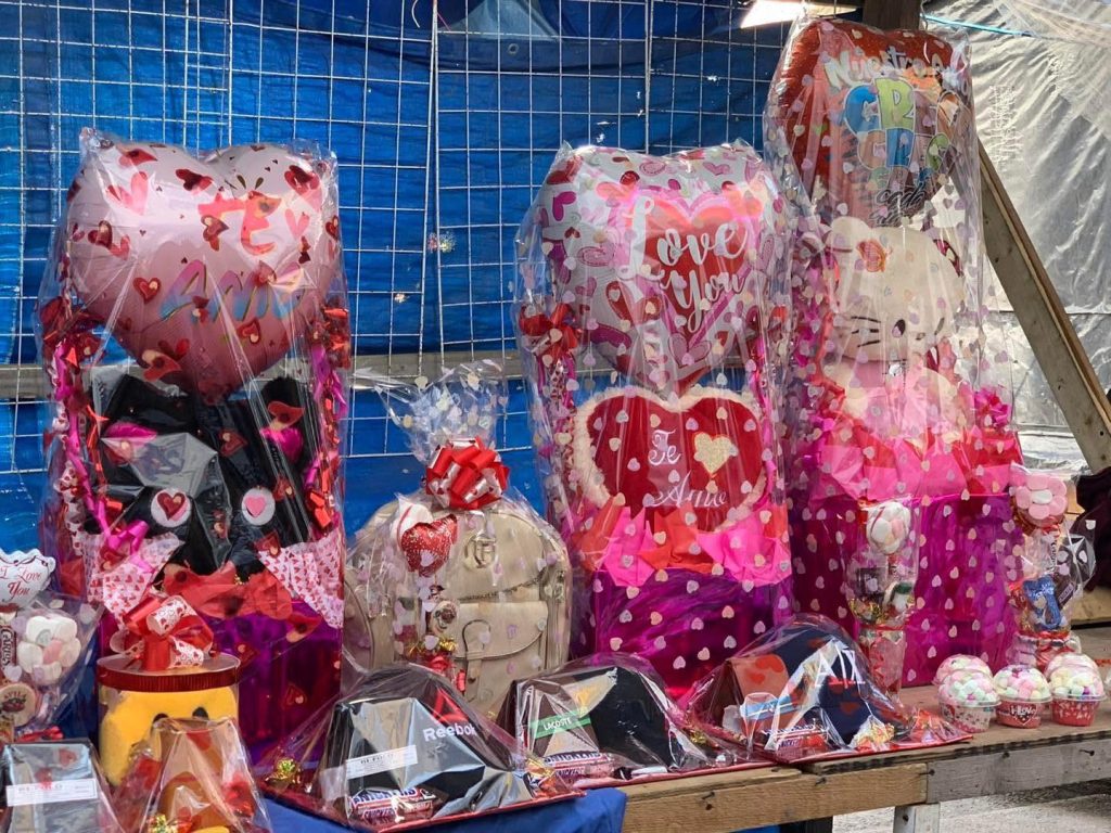 San Valentín: Desmitificando la Celebración del Amor y la Amistad